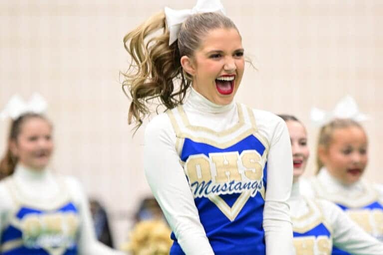 ActionPhotography-Cheer1-768x512