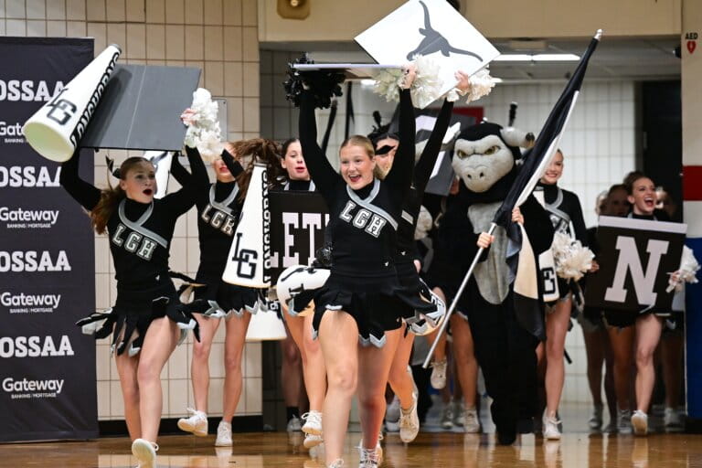 ActionPhotography-Cheer2-768x512