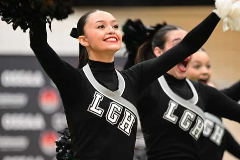 ActionPhotography-Cheer3-768x512